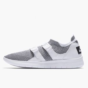 Women’s Nike Air Sockracer Flyknit Size 8